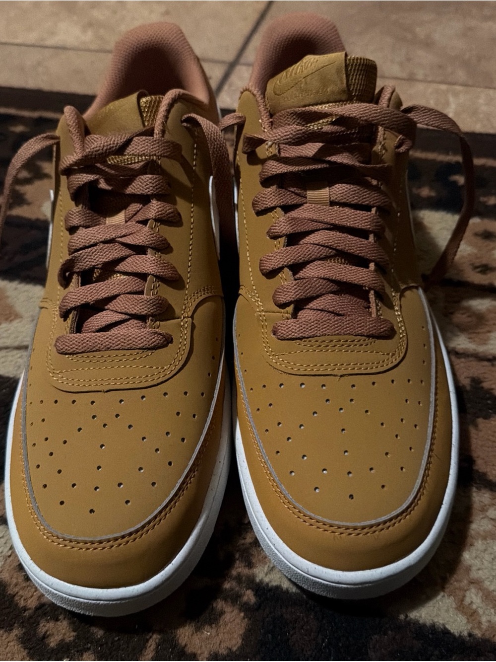 Nike Men's Low-Top Sneakers in Tan with Brown Laces